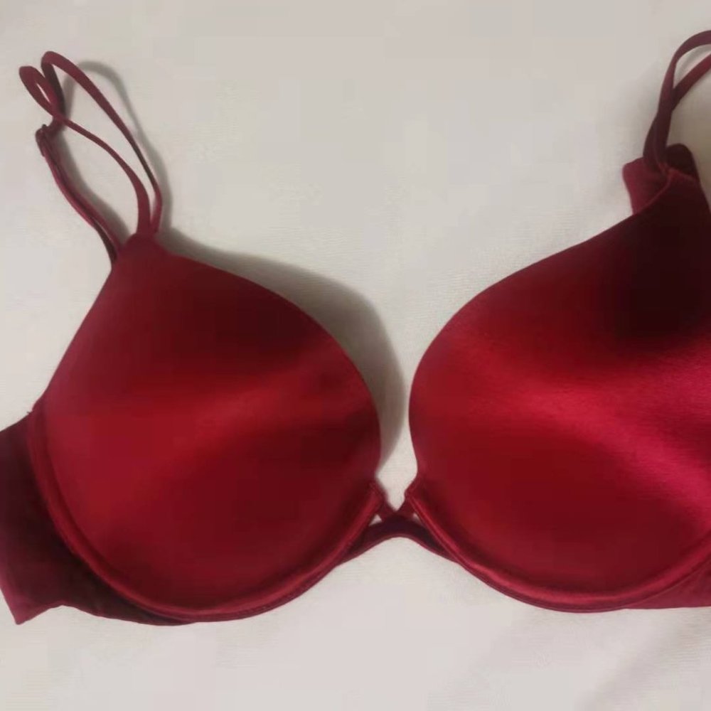 Victoria's Secret push-up bra, Moving Sale